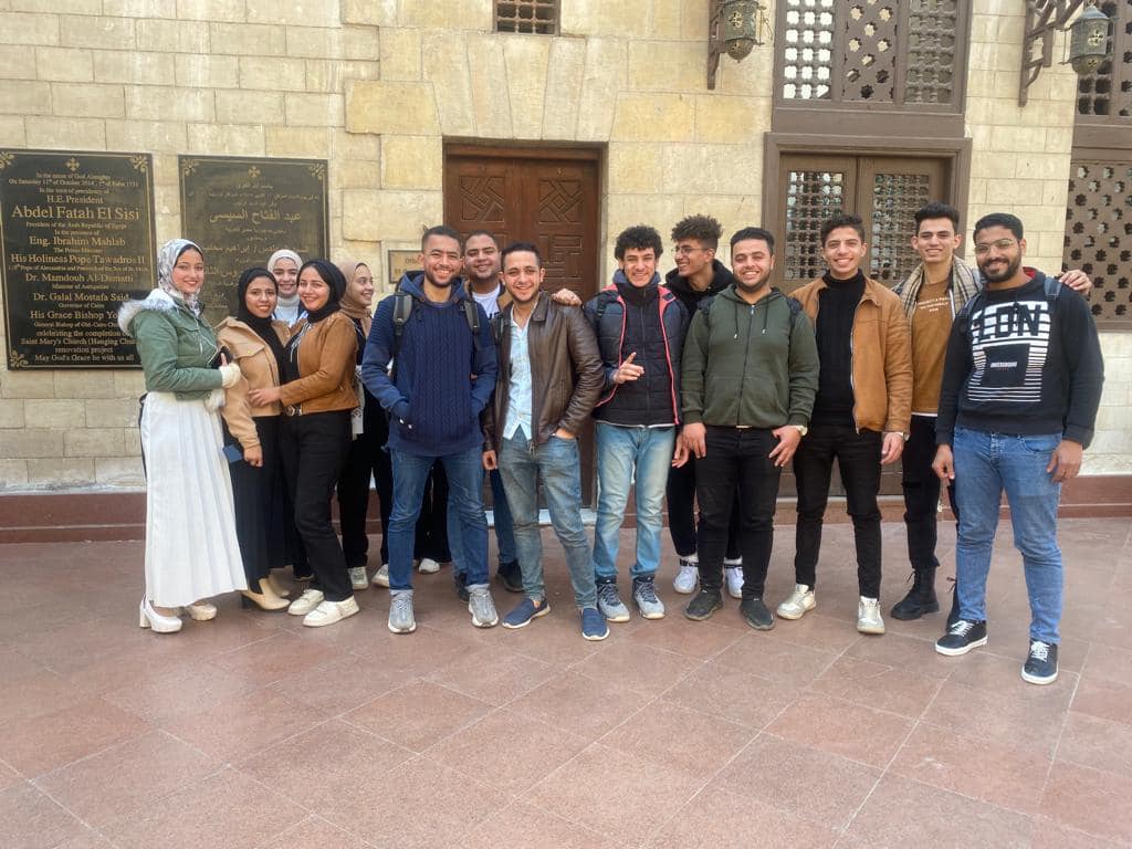 جانب من زيارة طلاب الفرقة الأولى قسم الهندسة المعمارية، للكنيسة المعلقة ومنطقة ماري جرجس بمصر القديمة