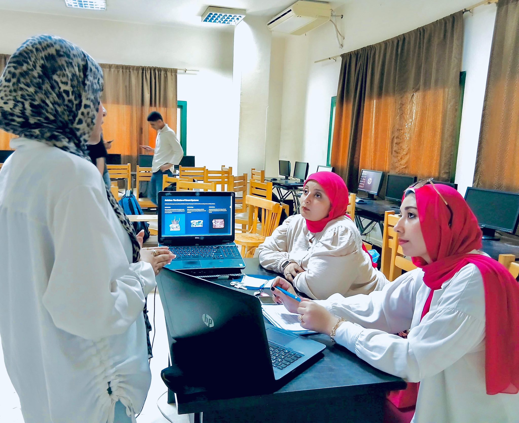 أثناء التدريب الصيفي لطلاب معهد الصفوة العالي للهندسة قسم هندسة الإلكترونيات والاتصالات والحاسبات تحت إشراف:  أ.د/ مصطفى الطوخي د/ طارق حسني د/ محمد جبر  م.م/ رغدة رزق م.م/ إيناس مصطفى م.م/ منار أسامة  م/ عبير سعيد  م/ آية شريف  م/ رهف محمود م/ فاطمة جمعة