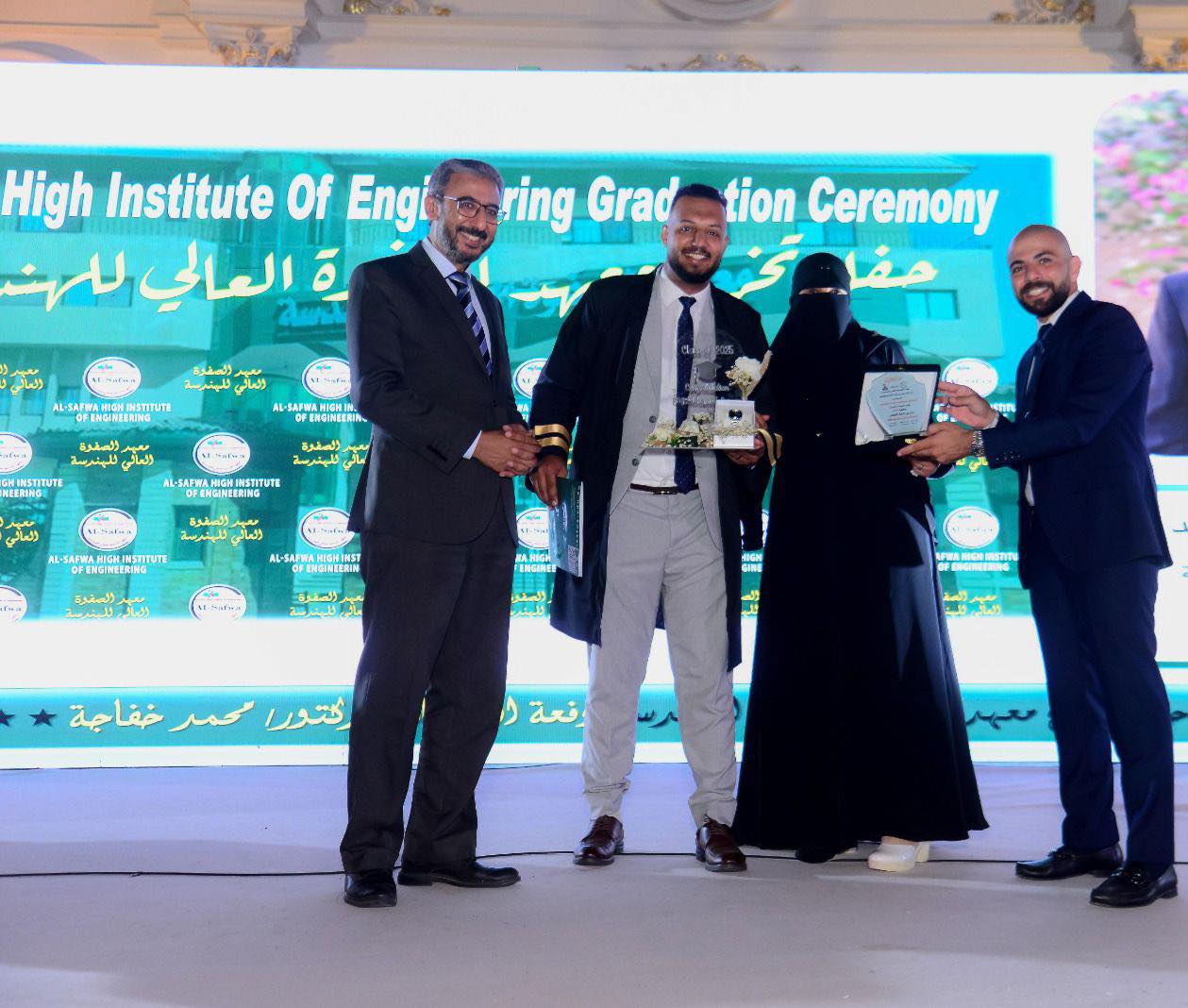 3- حفل تخرج طلاب معهد الصفوة العالي للهندسة الدفعة رقم (١٥) دفعة سيادة العميد أ.د/ محمد خفاجة. تكريم أوائل الدفعة والخريجين من أقسام المعهد المختلفة