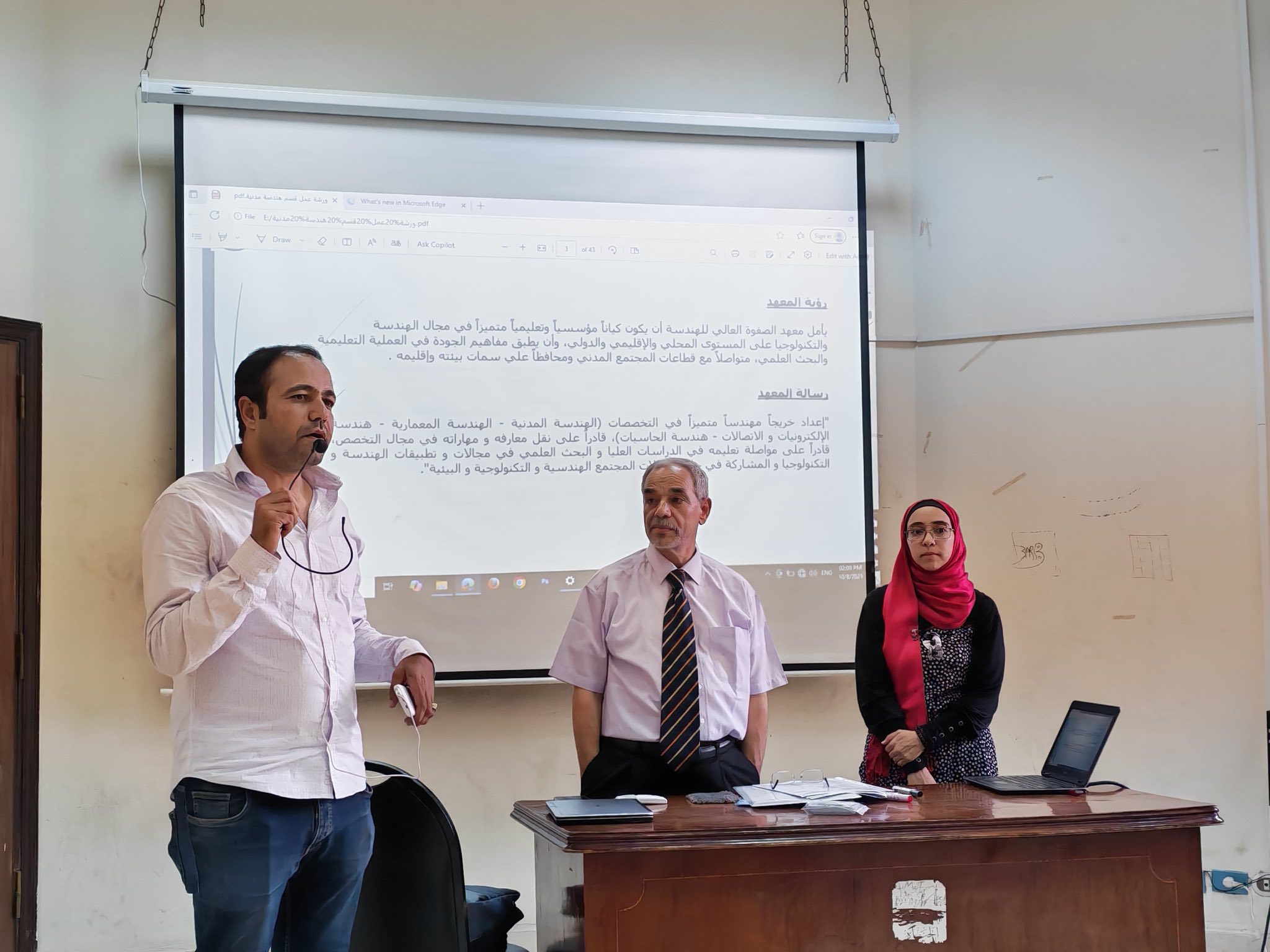 بحضور السادة أعضاء هيئة التدريس منسقي البرامج التعليمية  المختلفة بالمعهد أقامت وحدة ضمان الجودة بمعهد الصفوة العالي للهندسة ورش عمل وندوات توعوية لطلاب المعهد باختلاف برامجه التعليمية تحت عنوان (التعريف بالمعايير البرامجية)، لتوعية الطلاب بالجودة ومتطلباتها ونشر ثقافة الجودة فيما بينهم. الأربعاء ٢٠٢٥/١٠/٨م