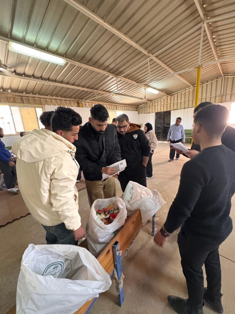 رمضان شهر الخير. 🫶🏼🤍طلاب وخريجي معهد الصفوة العالي للهندسة أثناء تعبئة و توزيع شنطة رمضان. ❤️