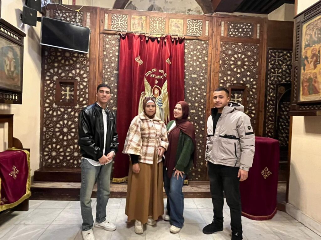 زيارة ميدانية لطلاب الفرقة الأولى قسم الهندسة المعمارية  مادة تاريخ ونظريات العمارة (٢) أماكن الزيارة  – مسجد عمرو بن العاص – مسجد ومدرسة السلطان حسن – مسجد الرفاعي – الكنيسة المعلقة – كنيسة مار جرجس – كنيسة السيدة العذراء مريم – المتحف القبطي تحت إشراف: د/ حسن الخضري  م/ إسراء محمد عبده