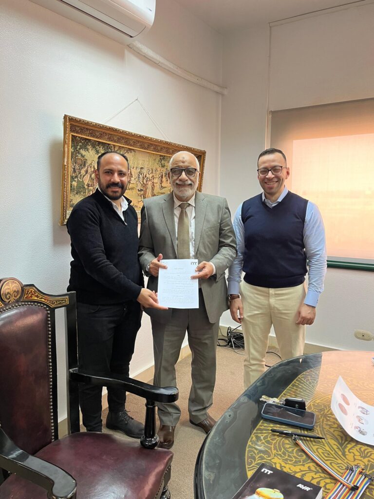 بالتعاون بين وحدة التدريب بمعهد الصفوة العالي للهندسة ووحدة ضمان الجودة قام السيد الأستاذ الدكتور/ أيمن إسماعيل عميد المعهد بتوقيع بروتوكول تعاون مع شركة IMT School وذلك ضمن خطة موضوعة لتأهيل طلاب المعهد لسوق العمل من خلال التدريب الميداني، للجمع بين الجانب النظرى والتطبيقى، ويتضمن محتوى عملى وتدريبات تقنية تساهم فى تطوير مهارات الطلاب بشكل فعلى. 👌  ٢٠٢٦/٤/٦م