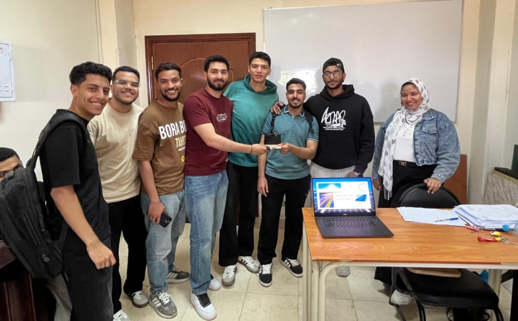 مناقشة مشروعات مادة تحليل الإشارات والنظم  الفرقة الثانية قسم هندسة الإلكترونيات والاتصالات والحاسبات تحت إشراف:  د/ محمد جبر  م/ عبير سعيد