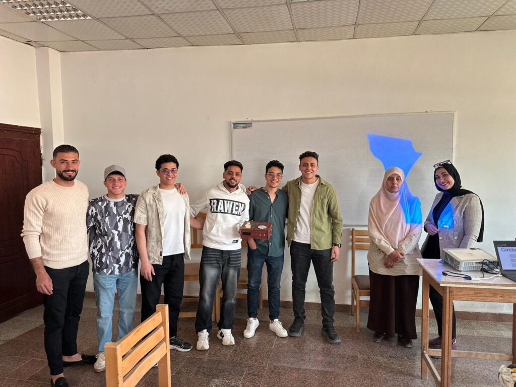 مناقشة مشروعات مادة قوى و آلات كهربية  الفرقة الثالثة قسم هندسة الإلكترونيات والاتصالات والحاسبات – شعبة هندسة الإلكترونيات والاتصالات – شعبة هندسة الحاسبات  تحت إشراف:  د/ فاطمة أحمد  م.م/ منار أسامة