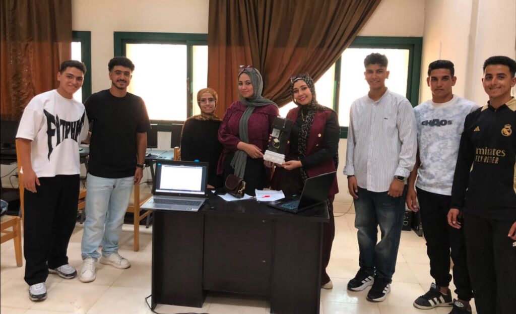 التدريب الصيفي للفرقة إعدادي الملتحقين بقسم هندسة الإلكترونيات والاتصالات والحاسبات.  تحت إشراف:  د/ طارق حسني  م.م/ منار أسامة م/ رهف محمود